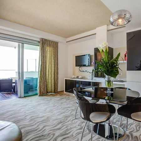 Premier & - Premier Ξενοδοχείο