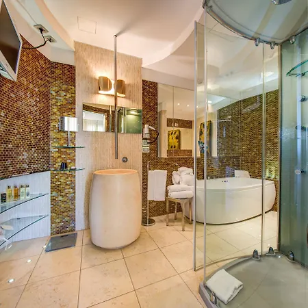 Premier & - Premier 5*